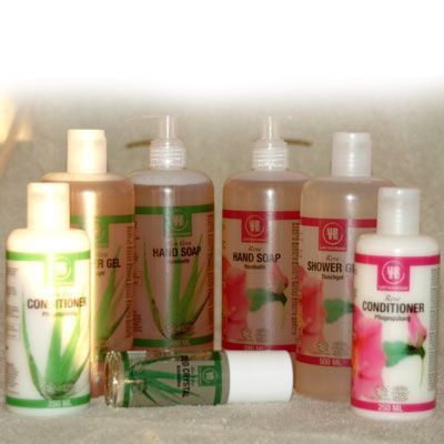 Paket aloe vera och ros: shower gel, flytande tvål, hårbalsam och aloe vera deo roll on, ekologisk Urtekram