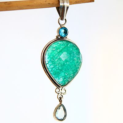 Smaragd med topas smycke hänge i .925 silver 6 cm