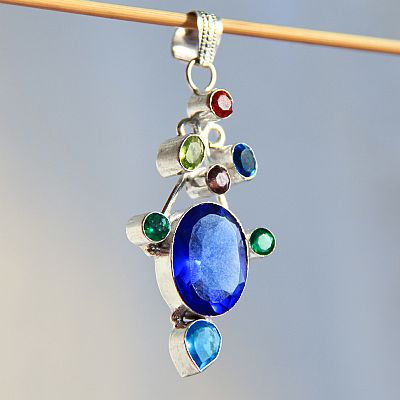 Safirblå kvarts smycke hänge vit koppar 4 cm