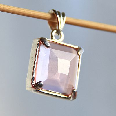 55 karat rosa kvarts smycke hänge .925 silverpläterat 3,1 cm