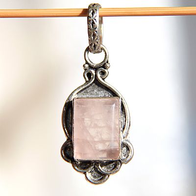 Rosenkvarts smycke hänge i .925 silver 5,3 cm