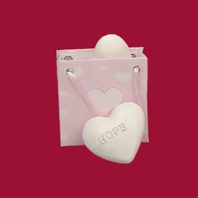 Hjärta med text HOPE i en söt förpackning  6cm